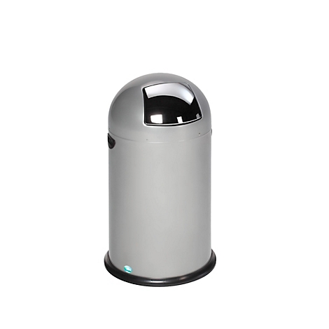 Poubelle grise avec couvercle chromé et base ronde, isolée sur fond blanc.