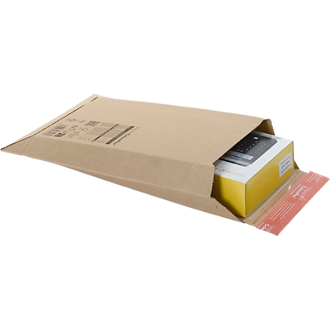 Geöffnete Versandtasche aus Pappe, gefüllt mit Zeitschriften. Roter Klebestreifen mit Schriftzug.