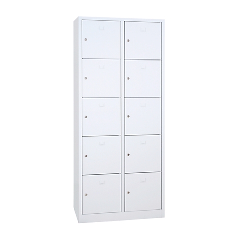 Taquilla blanca con diez puertas. Cada puerta tiene un asa y una cerradura.