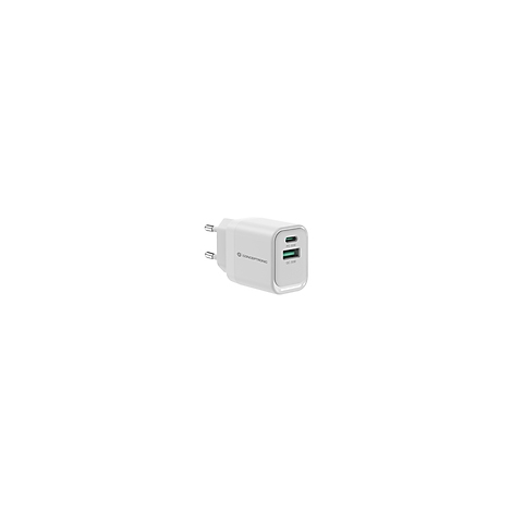 Weißes Ladegerät mit zwei USB-Anschlüssen, Stecker, und grün markierten Anschlüssen.