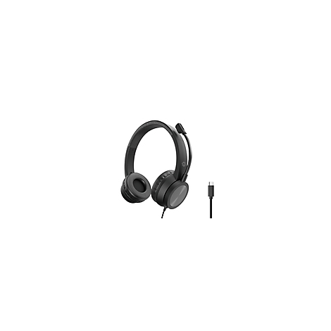 Schwarzes Headset mit Mikrofon und USB-C-Anschluss. Das Headset liegt vor weißem Hintergrund.