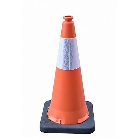 Cône de signalisation orange avec une bande blanche réfléchissante sur une base carrée noire.
