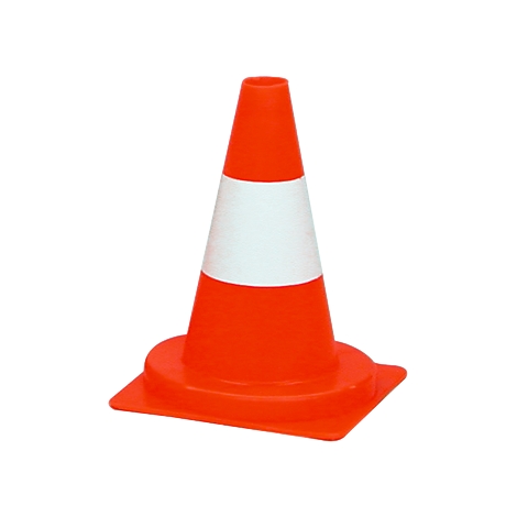 Un cono de tráfico naranja con una banda reflectante blanca, se encuentra sobre un fondo blanco.