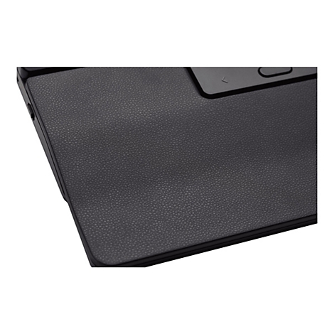 Nahaufnahme der schwarzen, strukturierten Oberfläche eines Laptops mit Lederoptik neben dem Touchpad.