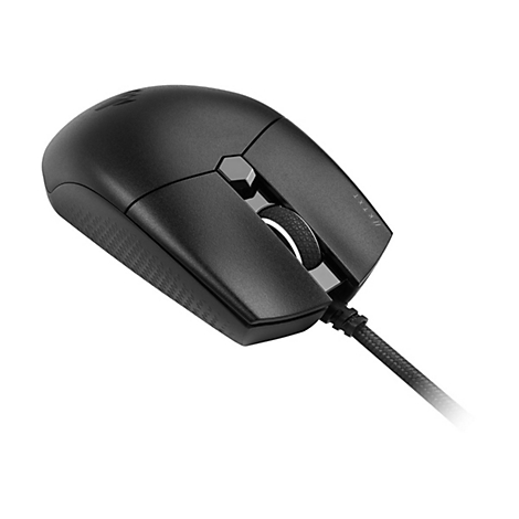 Schwarze Gaming-Maus mit Kabel, Detailansicht. Mausrad, Logo und Text vorhanden.