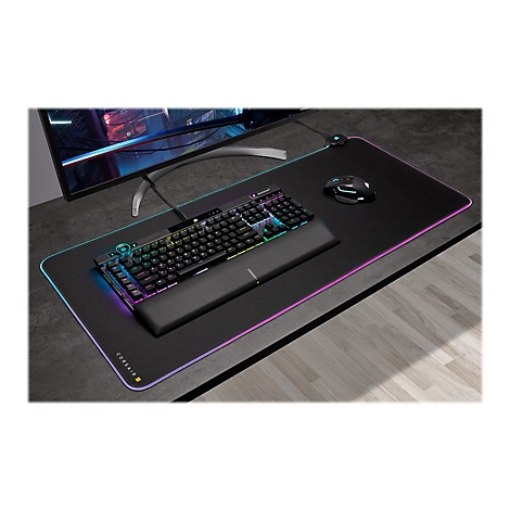 Schwarzes Gaming-Mauspad mit Tastatur, Maus und Monitor.