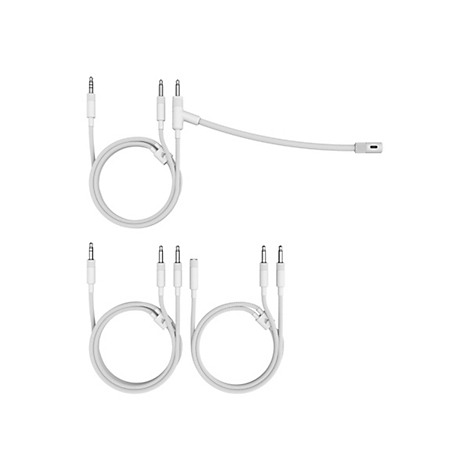 Weißes Kopfhörerkabel mit Mikrofon und Klinkensteckern. Es sind mehrere Kabel mit verschiedenen Anschlüssen zu sehen.