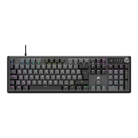 Schwarze mechanische Corsair Gaming-Tastatur mit RGB-Beleuchtung und deutschem QWERTZ-Layout auf weißem Hintergrund.