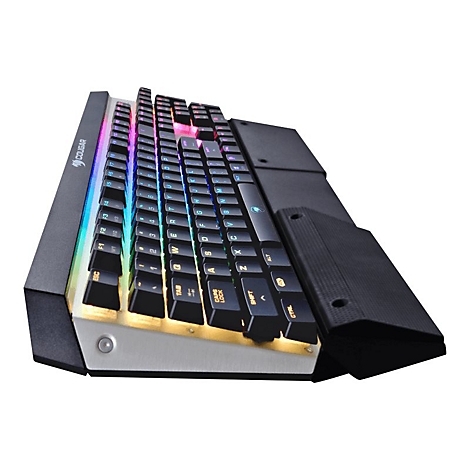 Schwarze Gaming-Tastatur mit RGB-Beleuchtung. Auf den Tasten sind Schriftzeichen zu sehen, am rechten Rand eine Handballenauflage.