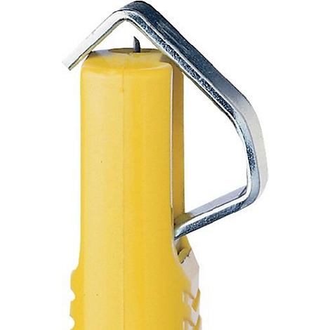 Gros plan d'une cheville jaune avec un outil argenté pour le montage.