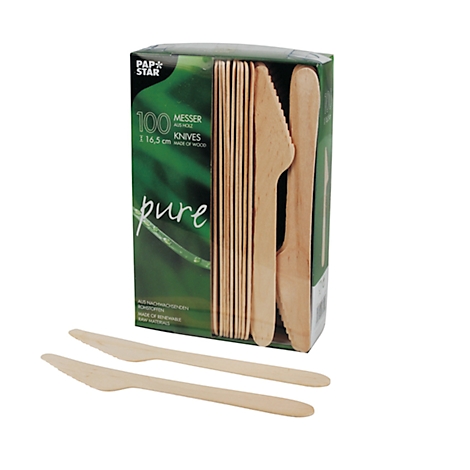 Une boîte de couteaux en bois avec deux couteaux devant.