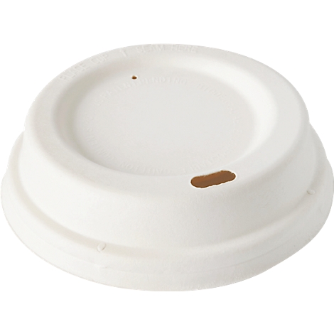 Gros plan sur un couvercle de tasse à café blanc avec un trou pour boire. Un petit trou sur le dessus. Un léger motif est visible.