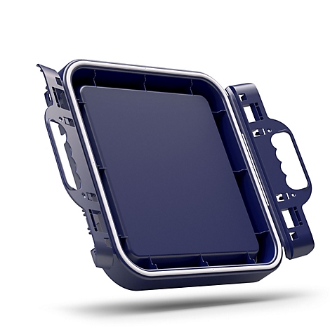 Étui de protection pour tablette bleu foncé. Il a un cadre blanc et des poignées ouvertes.