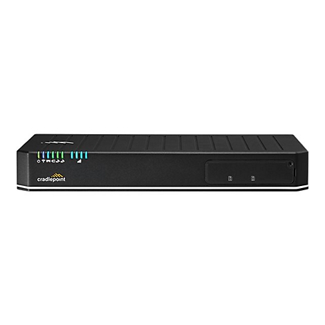 Schwarzer Cradlepoint-Router mit Status-LEDs und Logo auf der Vorderseite vor neutralem Hintergrund.