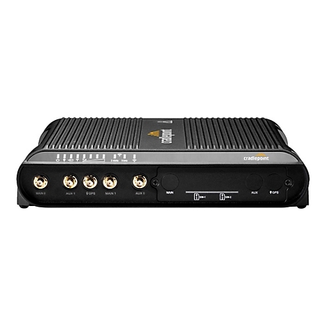 Schwarzes Cradlepoint-Gerät mit Antennenanschlüssen und Beschriftungen: MAIN, AUX, GPS, SIM-1, SIM-2. Oben sind Lüftungsschlitze.