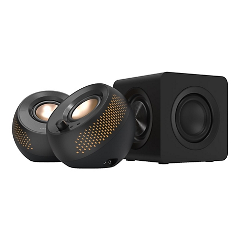 Zwei runde, schwarze Lautsprecher mit goldener Membran und ein quadratischer Subwoofer vor weißem Hintergrund.