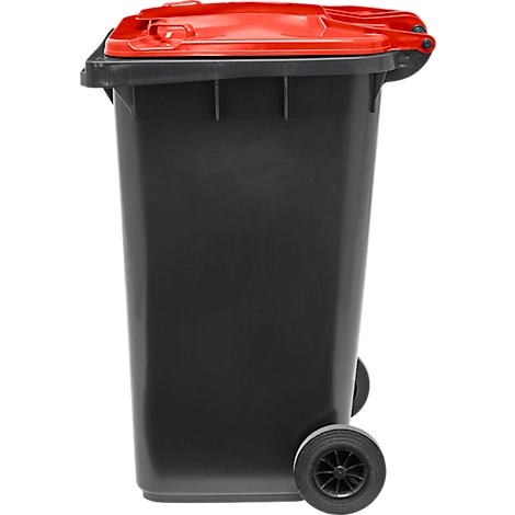 Contenedor de basura negro con tapa roja y ruedas.