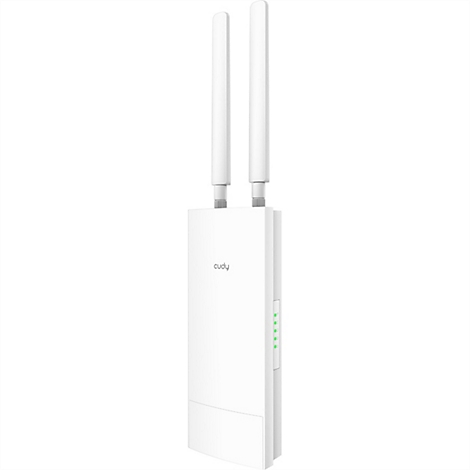 Weißer Cudy Outdoor-WLAN-Access-Point mit zwei Antennen und leuchtenden Status-LEDs vor weißem Hintergrund.