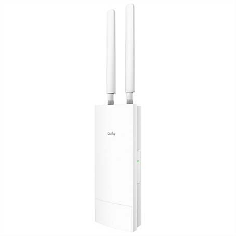 Weißer Cudy Outdoor-Access-Point mit zwei Antennen vor weißem Hintergrund.