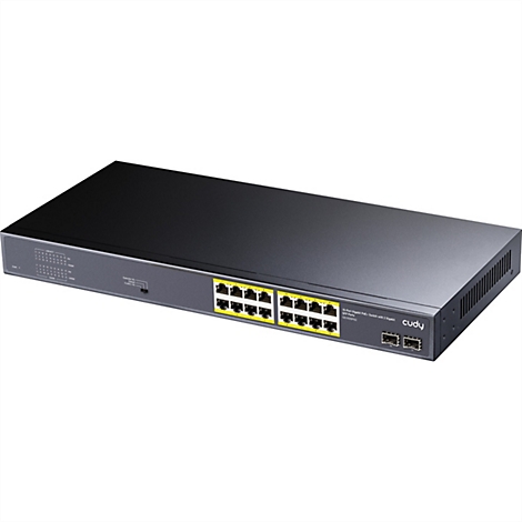 Schwarzer 16-Port Gigabit PoE+ Switch von Cudy mit zwei SFP-Ports vor weißem Hintergrund.