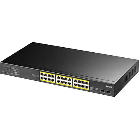 Schwarzer Cudy 24-Port Gigabit PoE+ Switch mit zwei SFP-Ports vor weißem Hintergrund.