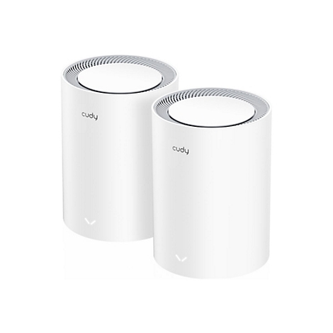 Zwei zylindrische, weiße Cudy WLAN-Router stehen nebeneinander vor einem weißen Hintergrund.