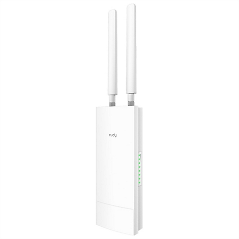 Weißer Cudy Outdoor-WLAN-Access-Point mit zwei Antennen und grünen Status-LEDs auf weißem Hintergrund.