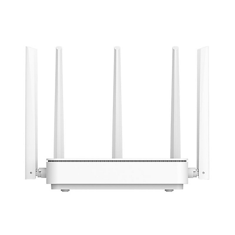 Ein weißer WLAN-Router mit vier senkrechten Antennen vor einem neutralen Hintergrund.