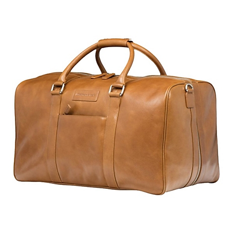 Hellbraune Leder Reisetasche mit Griffen und Reißverschluss, isoliert auf weißem Hintergrund.