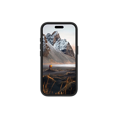 Smartphone mit Bild von Berglandschaft, zwei Personen auf einem dunklen Sandstrand.