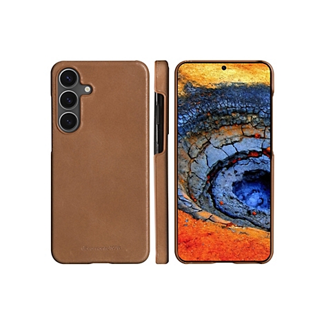 Coque de téléphone marron clair avec le téléphone devant, sur fond blanc. L'écran du téléphone affiche un motif abstrait et coloré.