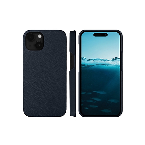 Dunkelblaue Handyhülle mit schwarzem iPhone 14 Pro vor weißem Hintergrund. Das Display zeigt eine Unterwasser-Szene.