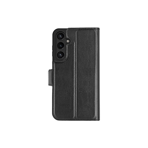 Étui de téléphone en cuir noir avec découpe pour appareil photo et fermeture à rabat. Il est présenté sur un fond blanc.