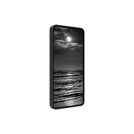 Smartphone affichant une photo en noir et blanc d'un ciel nocturne au-dessus de la mer. Lune et nuages. Cadre noir.