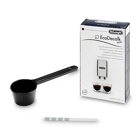 Eine Packung De'Longhi EcoDecalk, ein Messlöffel und ein Teststreifen auf weißem Hintergrund.