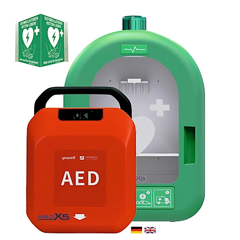 Roter AED-Defibrillator mit Tragegriff neben einem grünen Gehäuse. Auf dem AED steht in Weiß „AED“. Oben rechts ein Schild mit Anweisungen.