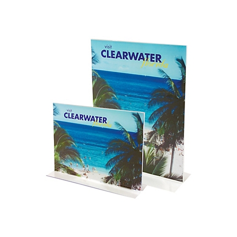 Deux panneaux publicitaires avec une scène de plage et les mots "Visit Clearwater Florida".