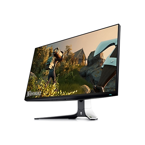 Un moniteur Alienware affichant un jeu avec une hache au premier plan. Une scène de forêt en arrière-plan. Le moniteur se dresse sur un fond blanc.
