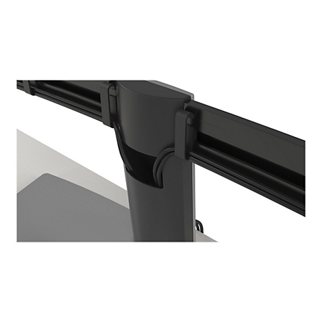 Nahaufnahme eines schwarzen Monitorarms mit Details wie Gelenken und Halterungen. Der Arm ist gegen einen weißen Hintergrund abgebildet.