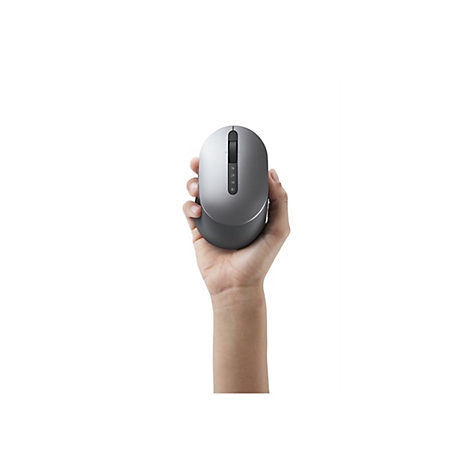 Souris d'ordinateur grise dans une main, fond blanc.