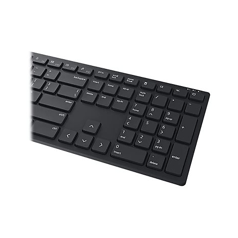 Schwarze Tastatur mit weißen Beschriftungen. Im Vordergrund befinden sich die Pfeiltasten und ein Ziffernblock.