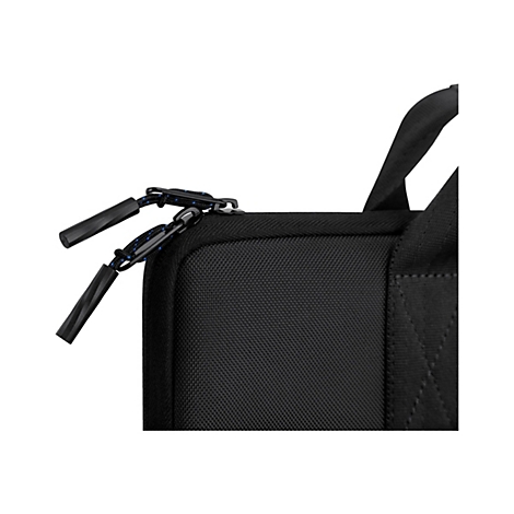 Detailaufnahme einer schwarzen Tasche mit Reißverschluss, die Zierleisten sind blau und der Griff schwarz. Weißer Hintergrund.
