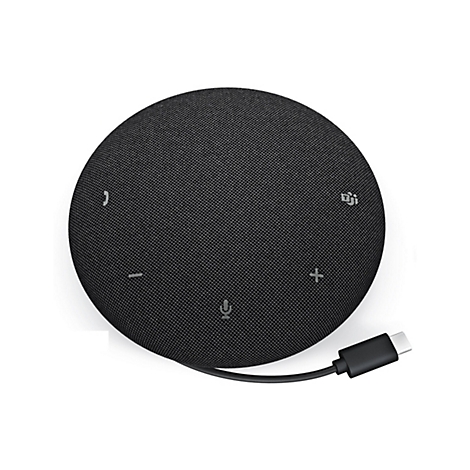 Runder, schwarzer Lautsprecher mit Gittermuster und Bedienelementen. Ein USB-C-Kabel ist angeschlossen.