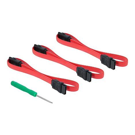 Drei rote SATA-Kabel mit schwarzen Steckern und ein kleiner grüner Schraubendreher vor weißem Hintergrund.