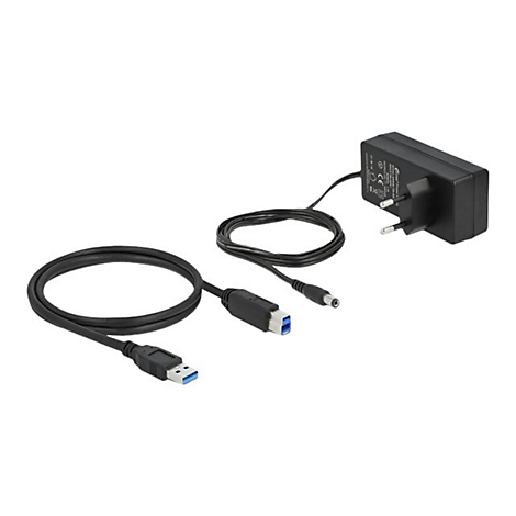Schwarzes Netzteil mit Eurostecker und zwei angeschlossenen Kabeln, einem USB-A-zu-USB-B-Kabel und einem Hohlsteckerkabel.