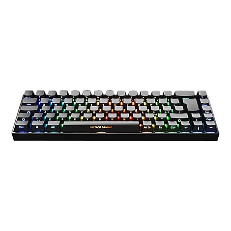 Schwarze mechanische Gaming-Tastatur mit bunter RGB-Beleuchtung vor weißem Hintergrund.