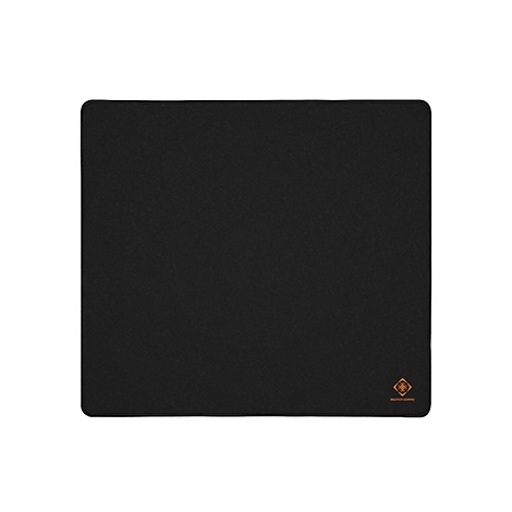 Quadratisches, schwarzes Mauspad mit abgerundeten Ecken und einem kleinen, orangefarbenen Logo unten rechts.