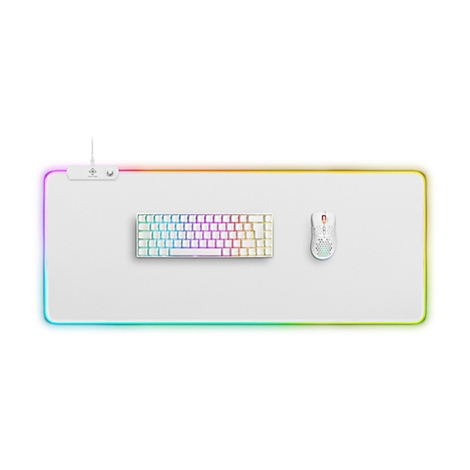 Weißes Mauspad mit RGB-Beleuchtung, darauf eine weiße mechanische Tastatur und eine weiße Gaming-Maus.
