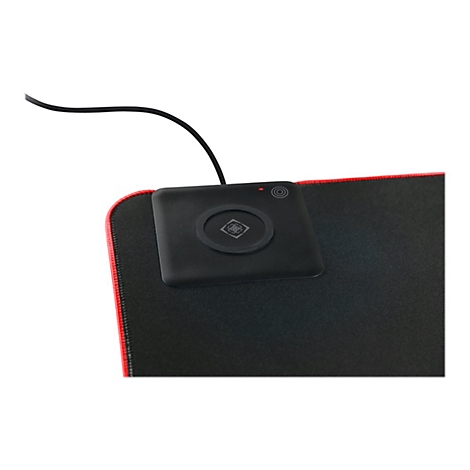 Detailansicht eines Mauspads mit integrierter, schwarzer Qi-Ladestation und roter Status-LED.