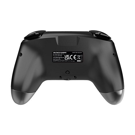 Rückseite eines schwarzen Wireless-Controllers mit Produktinformationen und Zertifizierungszeichen.